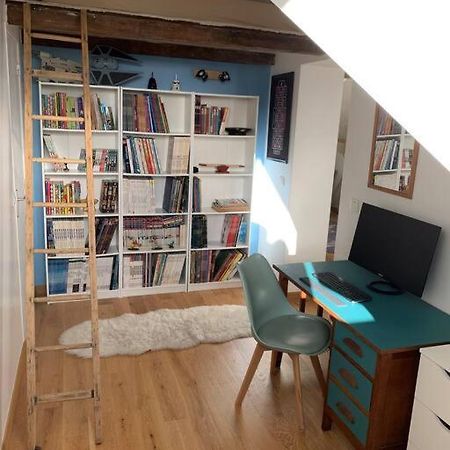 Charmant Studio A Proximite De La Gare Rer A Chatou Exterior foto