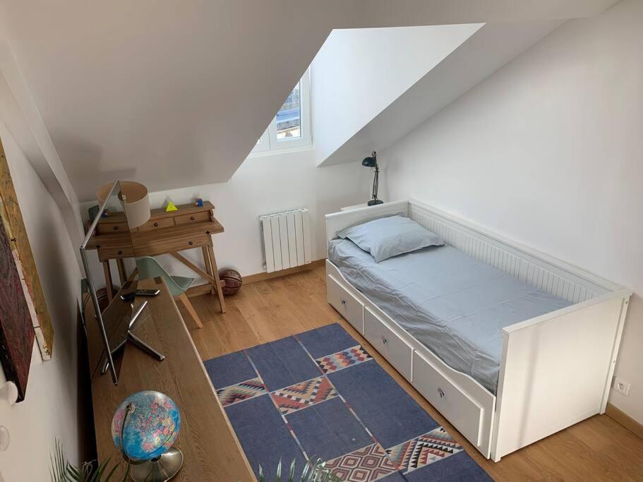 Charmant Studio A Proximite De La Gare Rer A Chatou Exterior foto